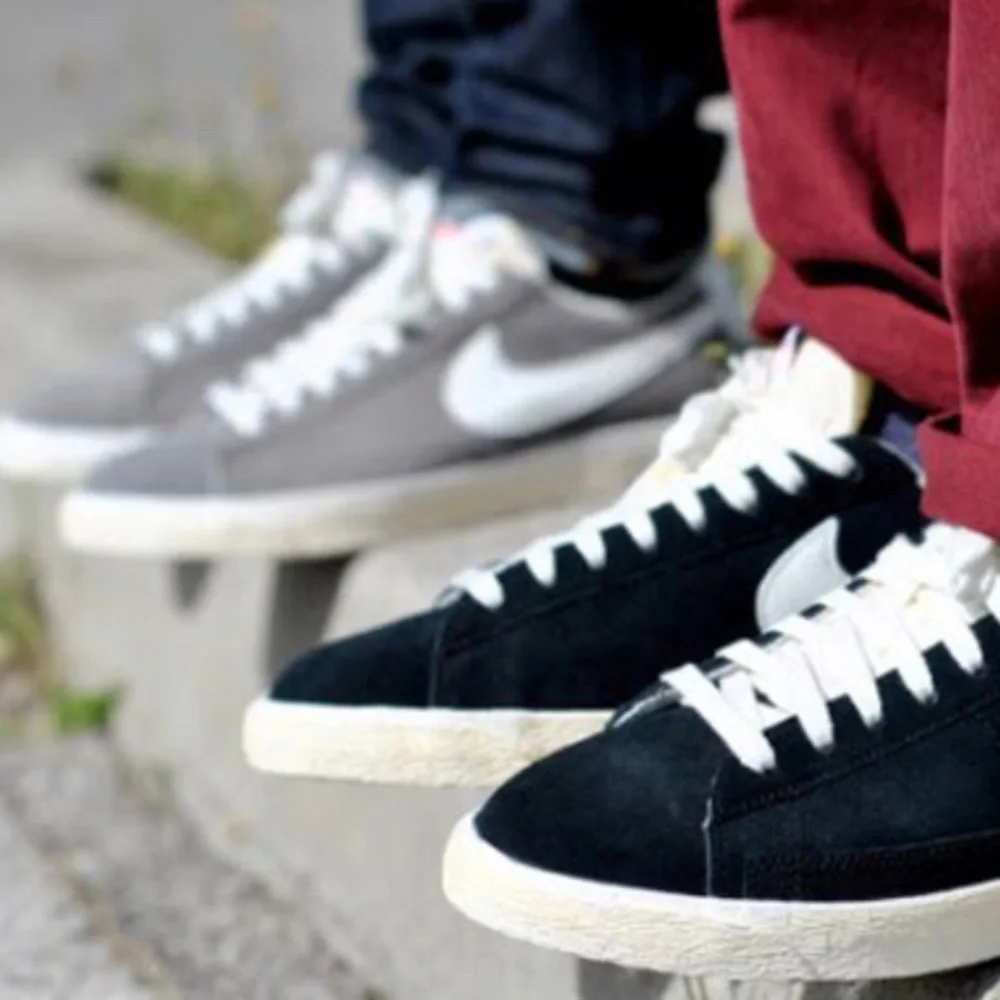 Nike sneakers in gray suede with white leather